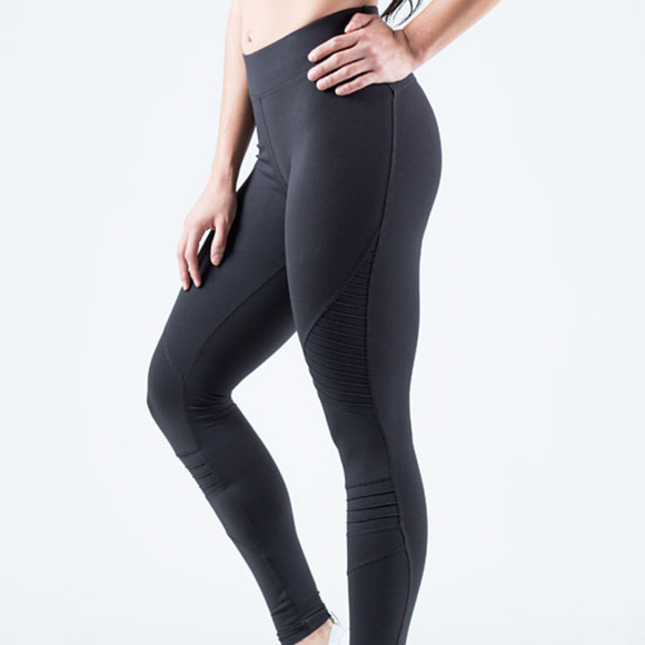 Figur Activ Pants - 💪🏾PRICE FIRM💪🏾   Victoria Moto Leggings